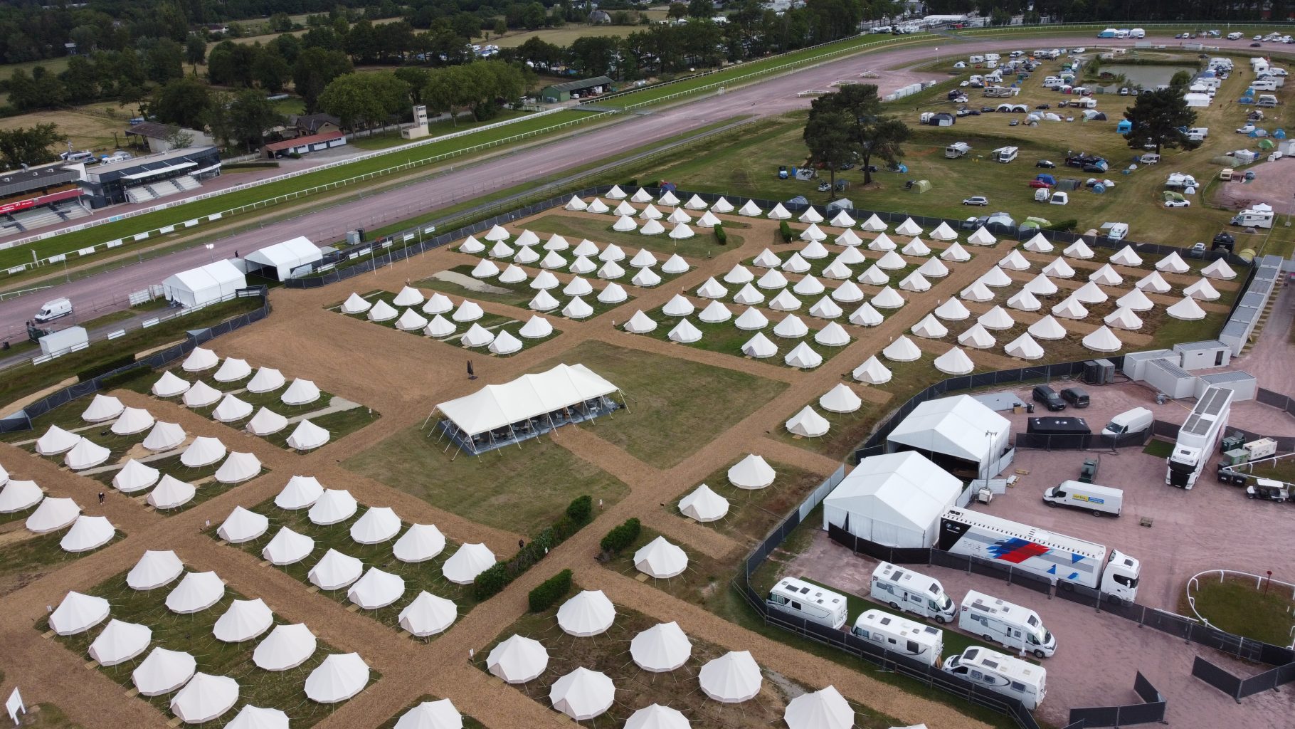 Tipis et solutions d'hébergement pour événements